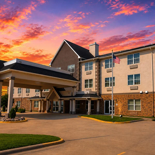 Heritage Hotel and Suites Exterior at Dusk